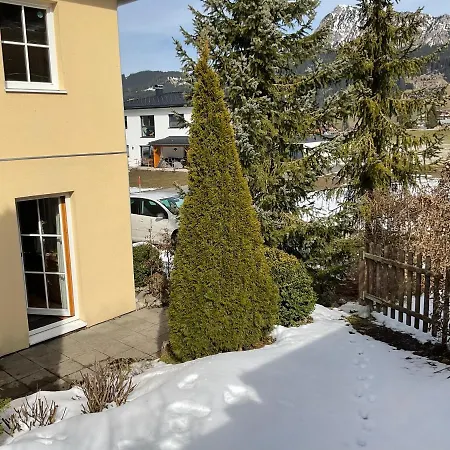 Toskanahaus, Njualms Apartmán *
