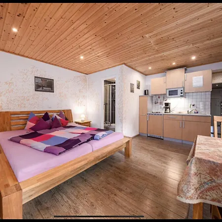 Toskanahaus, Njualms Apartment