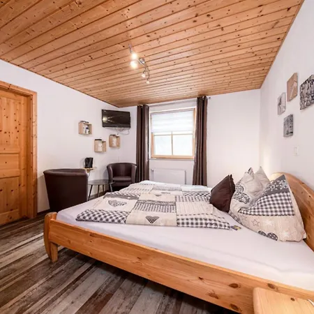 Toskanahaus, Njualms Apartment