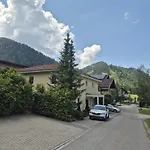 Toskanahaus, Njualms * טאנהיים
