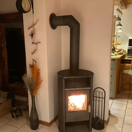 Toskanahaus, Njualms טאנהיים